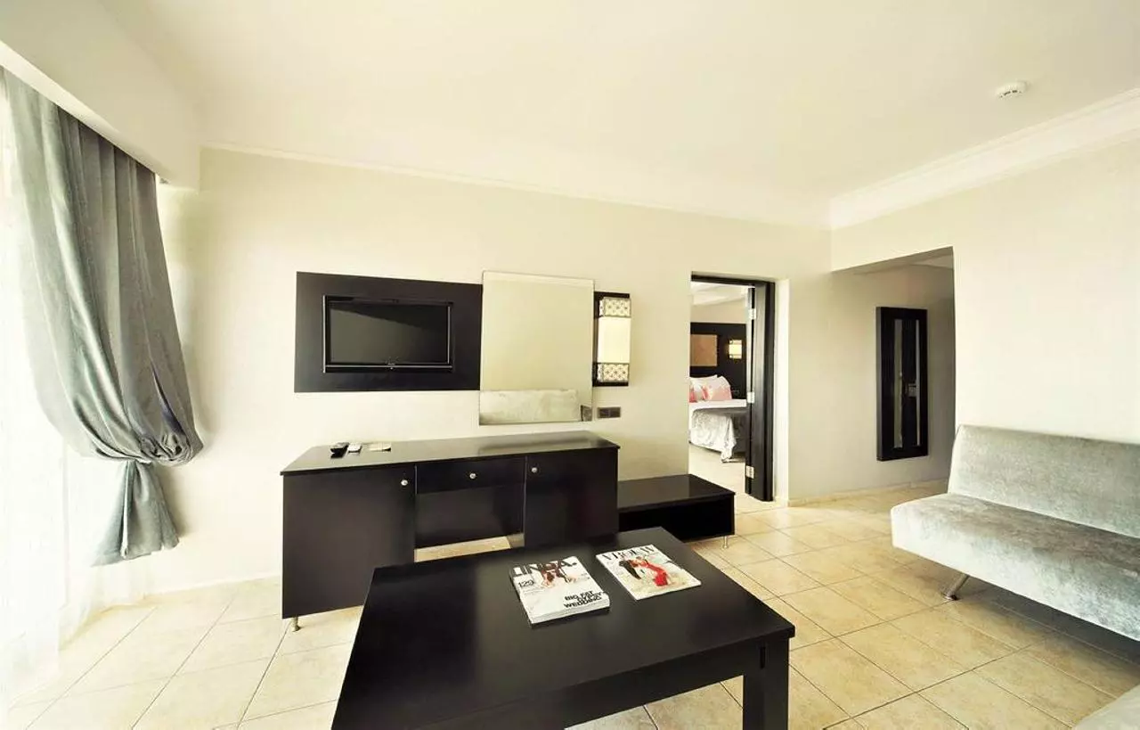 60969016 (Copy).jpg